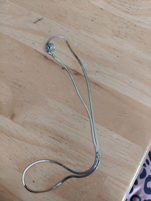 Flat snake chain necklace like new