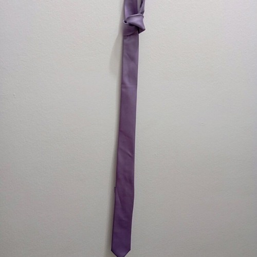 Tie purple color shiny like new, BERTO LUCCI