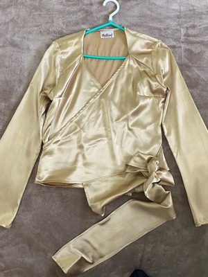 Gold wrap blouse like new, size L