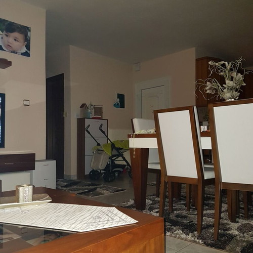 Dining table with 6 chairs like new, wood and white leatherette