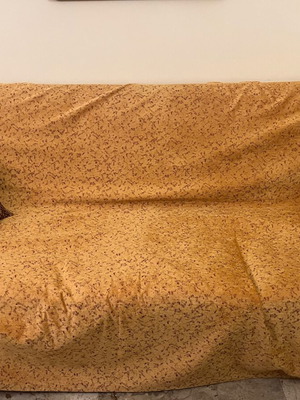 Three-seater sofa used with wooden frame and classic design