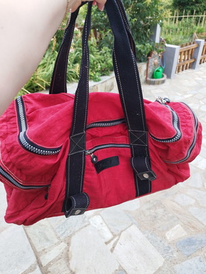 Travel sack with multiple compartments, red