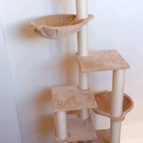 Cat scratching tree like new, 7 levels