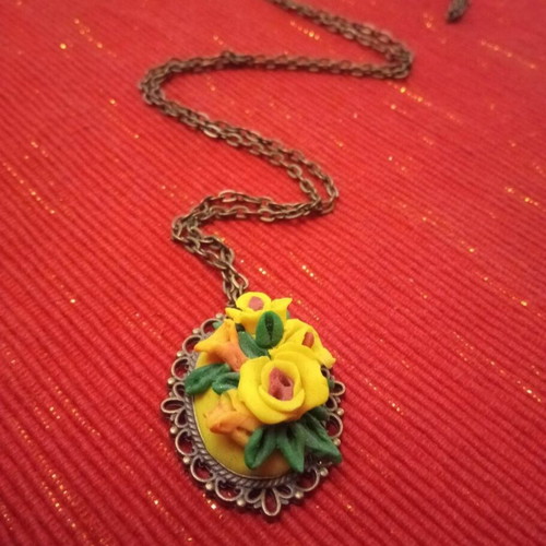 Long handmade necklace with flowers, new, vintage style