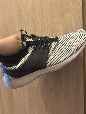 Nike athletic shoes used, size 41, black and gray