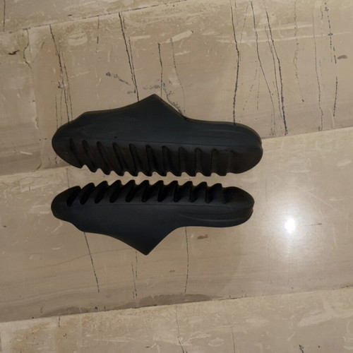Adidas Yeezy slides like new, slate grey, size 44