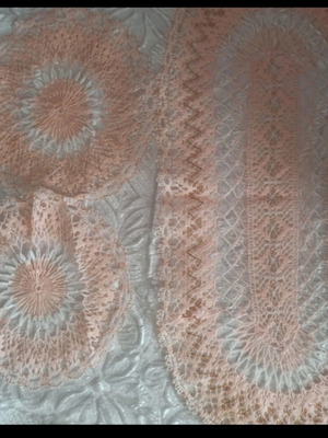 Set of table linens with two round napkins, like new, machine knitted