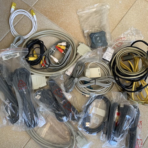 Cable lot like new with PC, internet, audio and video cables