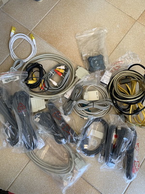 Cable lot like new with PC, internet, audio and video cables