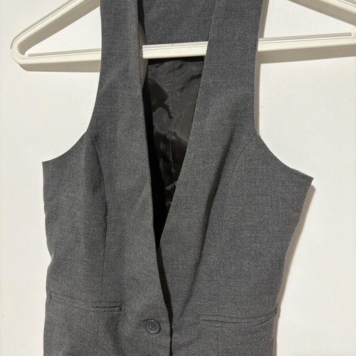 Bershka crop gray vest used, size small