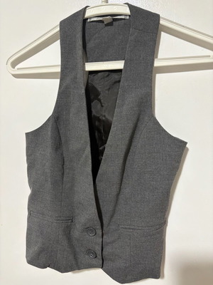 Bershka crop gray vest used, size small