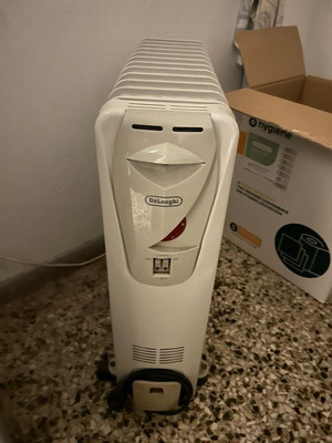 Καλοριφέρ DeLonghi σαν καινούργιο, μοντέλο H191225 2500W