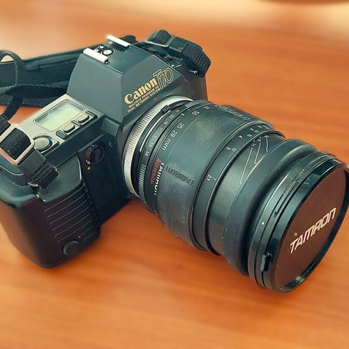 Canon T70 film camera with 2 lenses, flash and case like new