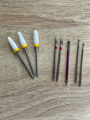 Nail drill bits like new, set of 8 with case