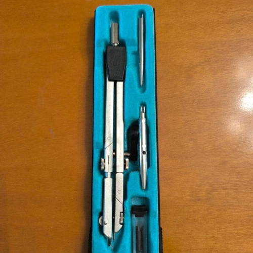 Compass with all accessories like new