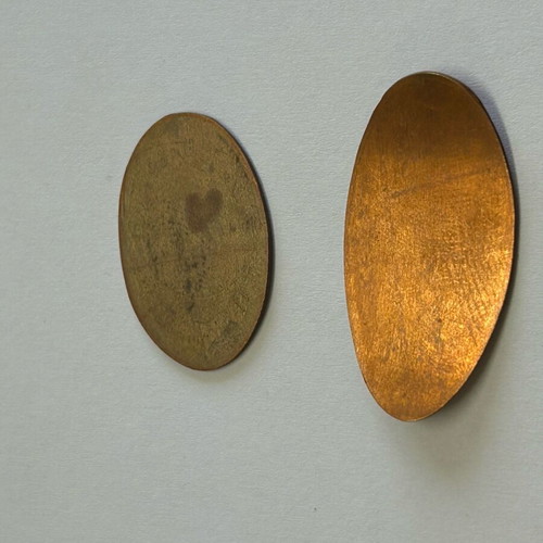 Souvenir coins used, pack of 2, British Museum Thrust 2 and National Motor Museum Beaulieu