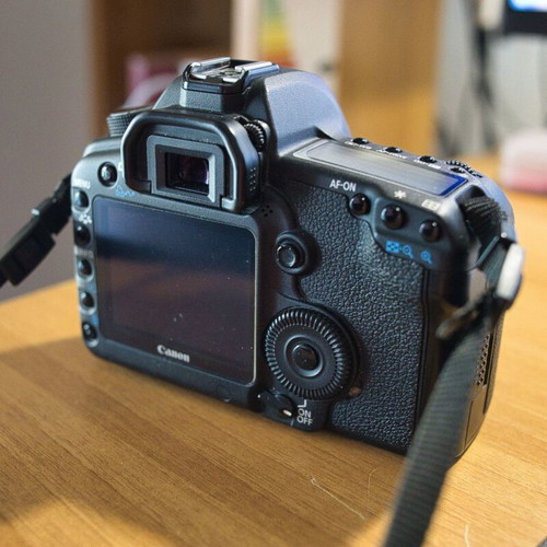 Canon EOS 5D Mark II camera like new with battery grip and extra batteries