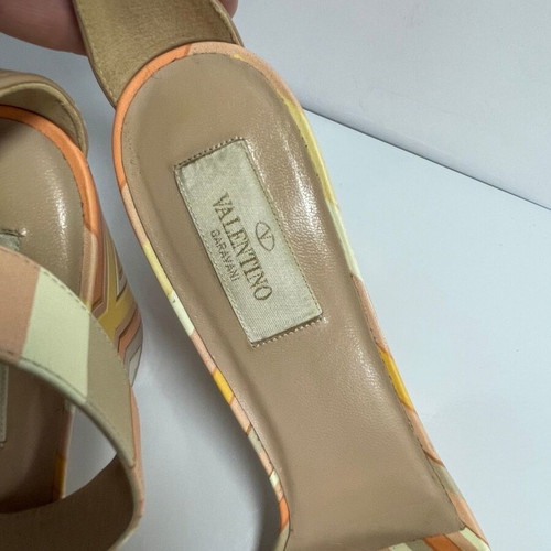 Valentino Garavani leather sandals like new, size 40, colorful