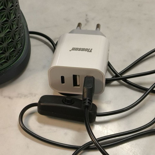Minimal table lamp like new, decorative with USB and type C