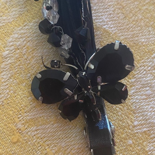 Vintage hair clip used with feathers and butterfly-shaped stones black