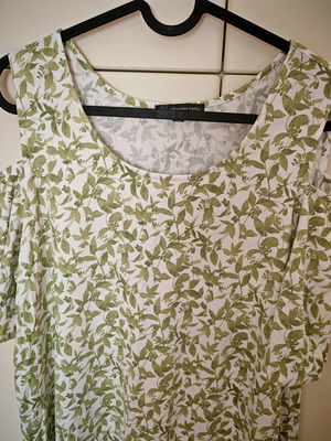 Adrianna Papell floral blouse size M like new