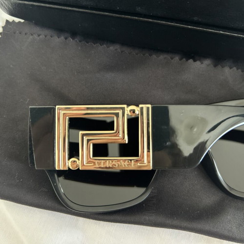 Versace Sunglasses like new, black