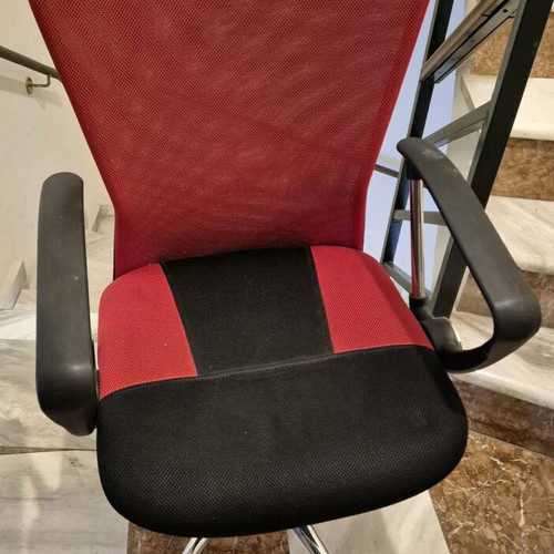 Sato swivel office chair like new