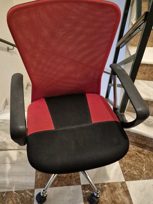 Sato swivel office chair like new