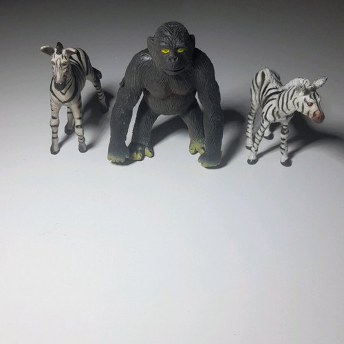 Rubber dinosaurs and animals used, set of 31 pieces