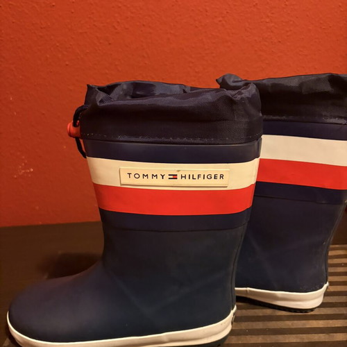 Tommy Hilfiger rain boots and Converse All Star shoes like new