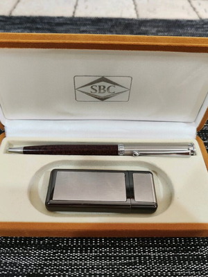 Pen and lighter set in velour case from the 90s