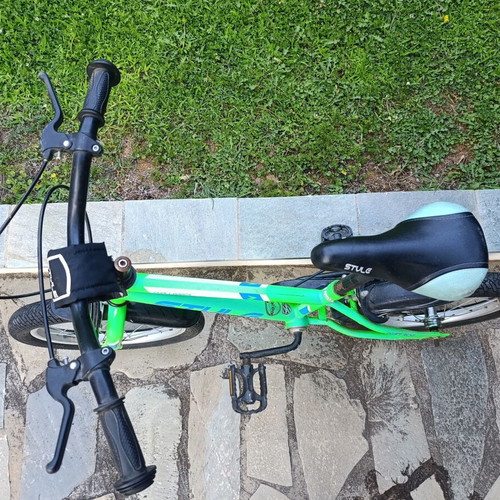 Style Challenger bicycle used, green with training wheels, ages 4-7