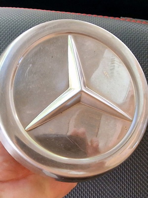 Μεταλλικό καπάκι από ζάντα Mercedes-Benz σαν καινούργιο