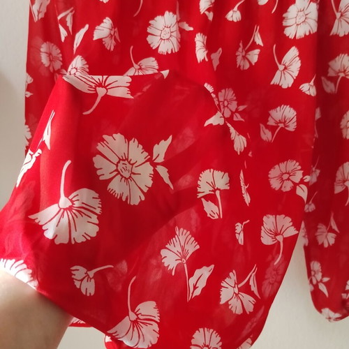 Red floral off shoulder blouse like new, size L
