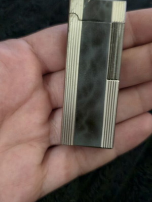 Maxim vintage gas lighter with slim metal design