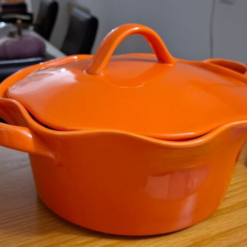 Marva heat-resistant cookware with lid orange new