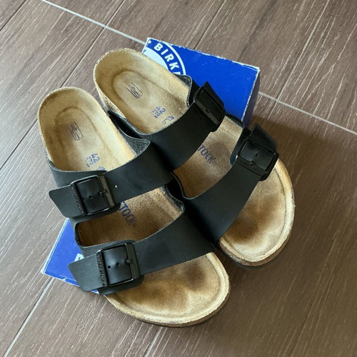 Birkenstock Arizona sandals, size 42, black, regular fit