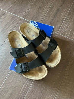 Birkenstock Arizona sandals, size 42, black, regular fit