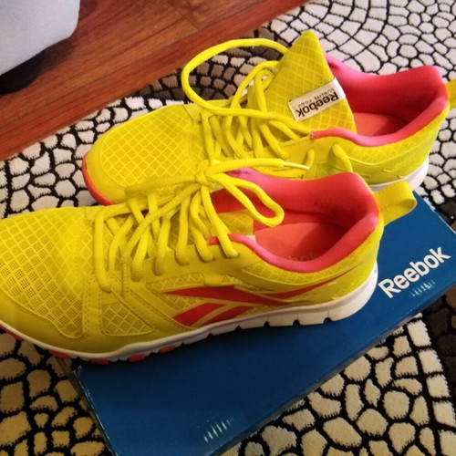 Reebok unisex athletic shoes like new