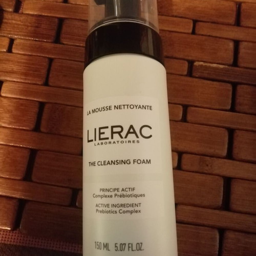 Facial cleansing foam like new, used once