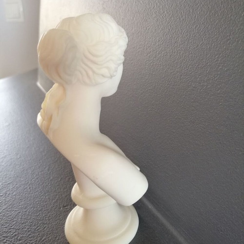 Aphrodite statue alabaster used, height 14 cm