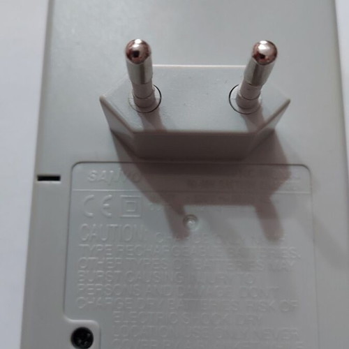 Sanyo Ni-MH battery charger for 4 AA or AAA batteries
