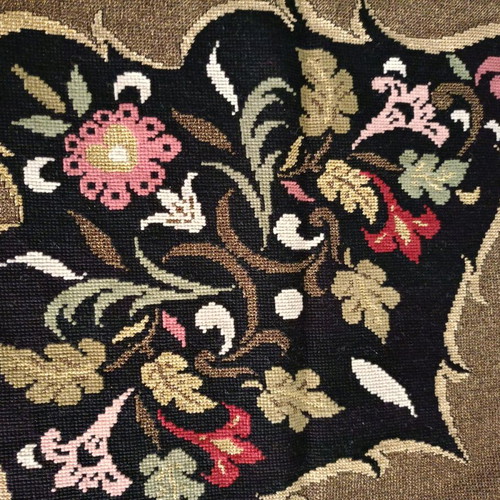 Hand Embroideries like new, 450 pieces of squares and runners