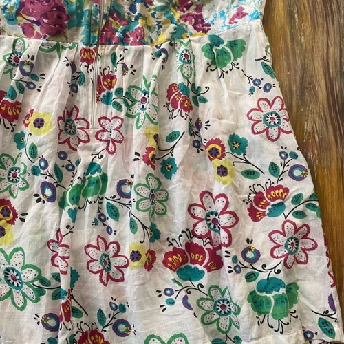 Mini skirt cotton vintage white with multicolor details, like new