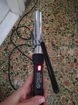 Texel Hair Curling Iron like new, 3m cord, no temperature control