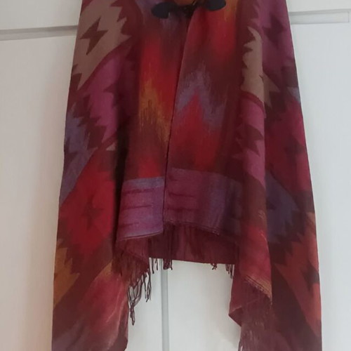 Montgomery poncho with hood and button closure like new, earth tones