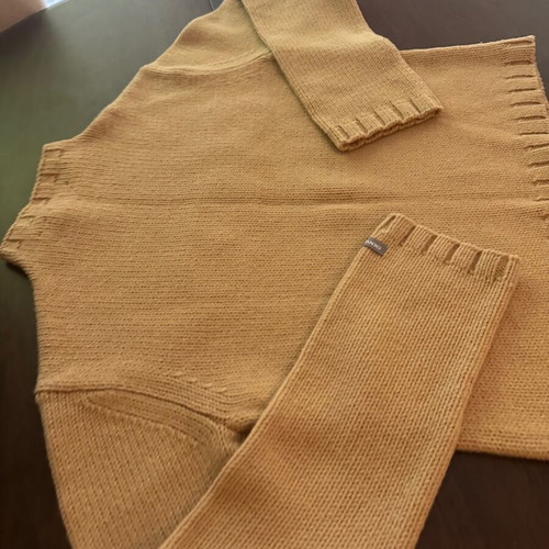 DKNY Jeans M beige thick knit sweater