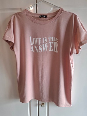 Love is the Answer salmon T-shirt new, size M