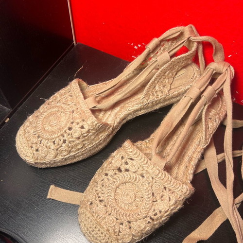 Corina Spanish espadrilles beige size 39 like new, lace up knitted