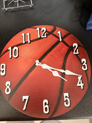 Basketball Wall Clock like new, analog